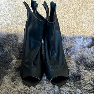 Size 8 heeled bootie